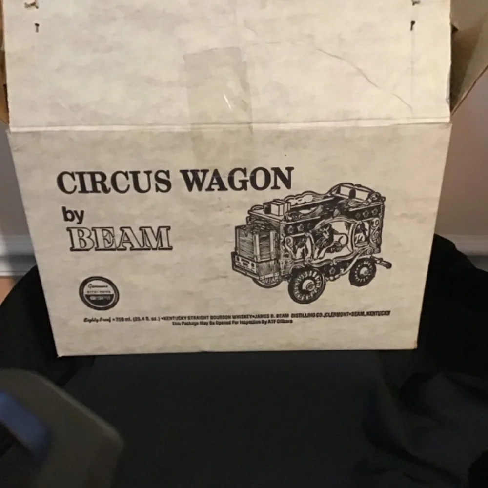 Jim Beam ‎ Empty Kentucky Bourbon Whiskey Circus Wagon Decanter Collect